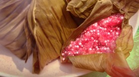 Abuk-abuk, Si Kuih Cantik dan Manis yang Tersembunyi