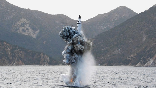Korea Utara kembali melakukan uji coba rudal di situs peluncuran satelit Sohae, yang diprediksi sebagai pengembangan misil antarbenua.