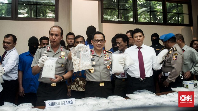 Kepala Polri Jenderal Tito Karnavian mengancam akan mencopot jabatan anak buahnya yang tidak berprestasi di bidang pengungkapan kasus narkotika.