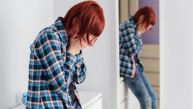 Polisi menetapkan tiga orang yang terekam melakukan tindakan bullying terhadap seorang siswi di SMP Purworejo sebagai tersangka namun tak menahan mereka.