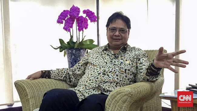 Menperin Airlangga Hartarto mengatakan, jangan sampai pembentukan induk BUMN menyimpangkan fungsi dan tujuan utama pembentukannya sebagai agen pembangunan.