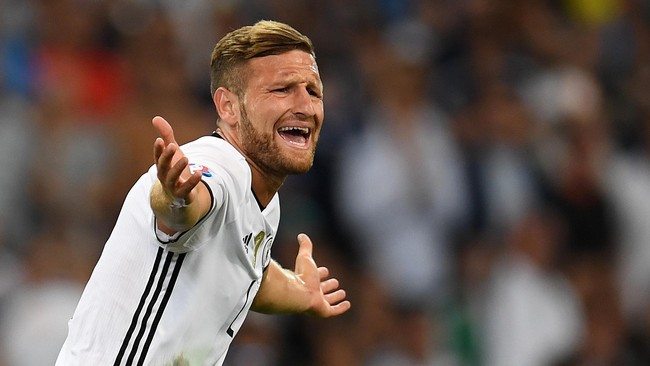Manajer Arsenal Arsene Wenger mengonfirmasi kedatangan Shkodran Mustafi dan Lucas Perez serta akan mengumumkan secara resmi pekan depan.