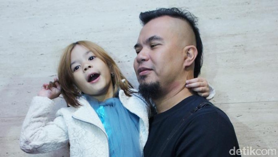 Pengakuan mengejutkan putri Ahmad Dhani dan Mulan Jameela, sebut dirinya antisosial dan dicuekin teman di sekolah.