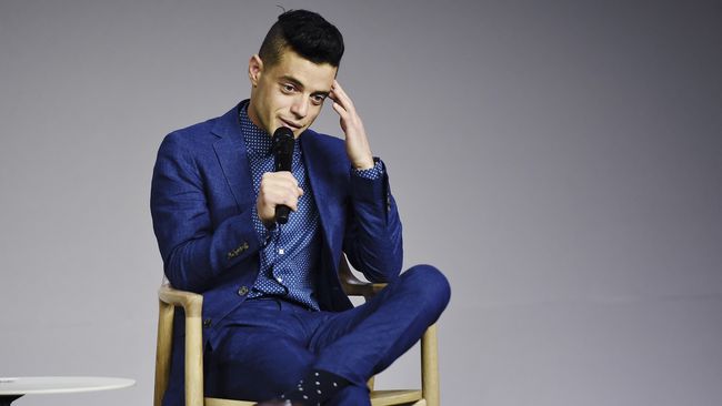 Rami Malek dan Lupita Nyong'o Disebut Terlibat 'Bond 25' Menurut pemberitaan, Lupita Nyong'o menjadi pilihan pertama produser untuk menjadi Bond Girl, sementara Rami Malek menjadi musuh James Bond.