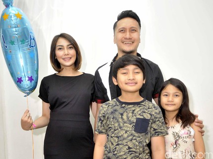 Tips Berlibur Bersama Anak-anak Ala Fenita Arie