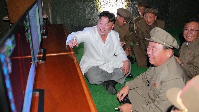 Pemimpin Korea Utara Kim Jong Un menyatakan peluncuran uji coba rudal balistik dari kapal selam pada Rabu kemarin sebagai "kesuksesan terbesar."