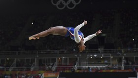 Simone Biles, Sang 'Penerbang' di Lantai Senam