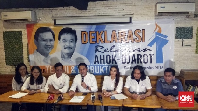 Duet Ahok-Djarot dalam survei mendapat persentase dukungan 41,54 persen. Angka itu berbanding jauh dengan perolehan Sandiaga-Saefullah.