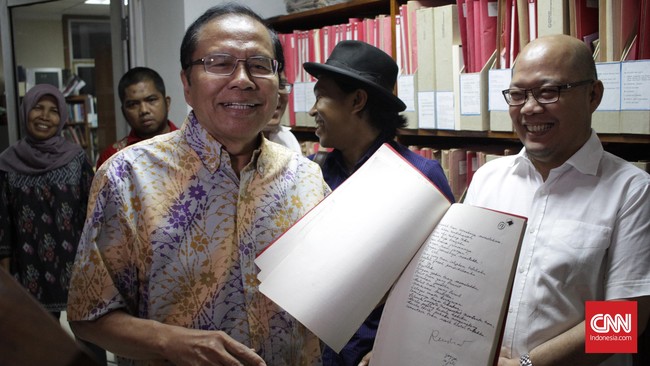 Pembangunan mal tak diikuti dengan upaya Pemerintah Provinsi DKI Jakarta untuk menjaga, membangun, dan mengembangkan pusat-pusat kebudayaan di Jakarta.