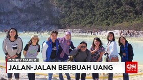 Jalan-jalan Berbuah Uang