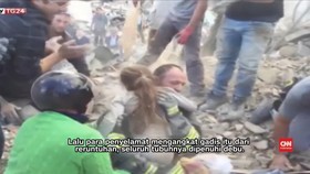 Bocah Perempuan Selamat dari Reruntuhan Gempa Italia