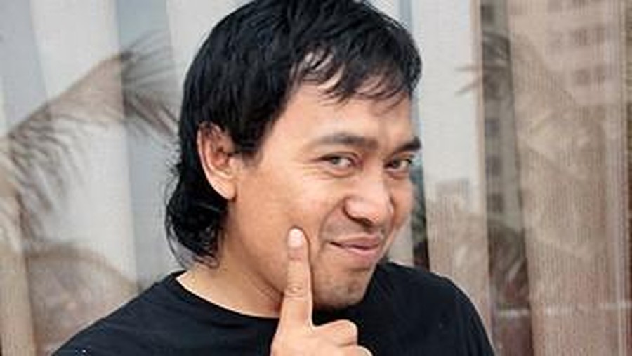Meski sering bercanda, Komeng dan Narji ternyata punya kepedulian tinggi terhadap korban tsunami Banten dan sekitarnya. 