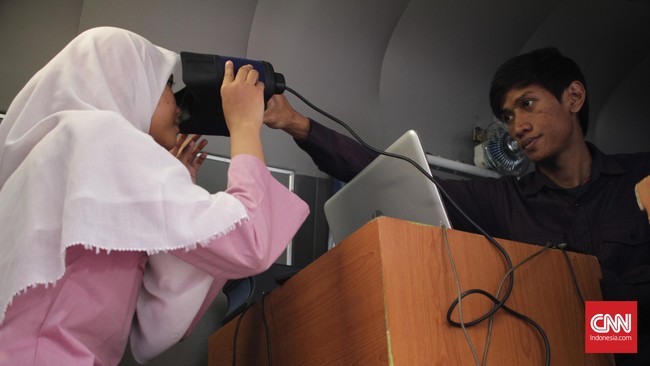 Hasil reses ketiga DPRD DKI Jakarta menemukan sejumlah persoalan yang dialami warga Jakarta, diantaranya pengurusan e-KTP yang lamban.