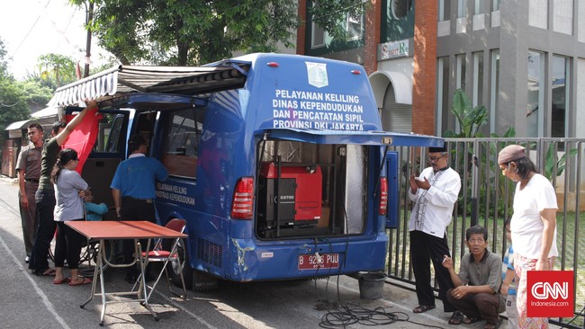 KPK menerima pengembalian kerugian negara dari proyek pengadaan e-KTP senilai Rp250 miliar. BPKP menghitung dugaan korupsi sekitar Rp2,3 triliun.