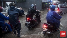 Sejumlah Ruas Jalan di Jaksel Lumpuh Akibat Hujan Deras