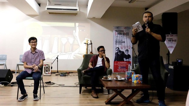 Telkomsel menantang anak muda kreatif untuk membuat video menarik dalam kompetisi Telkomsel 5-Min Video Challenge.