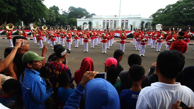 Acara serah terima jaga Paspampres tetap akan digelar seperti biasa meski pada Sabtu (11/12), acara tersebut sempat menjadi target sasaran teroris.