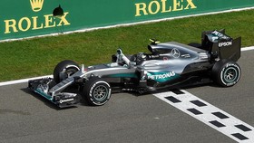 Rosberg Tercepat di FP3, Verstappen Nyaris Tabrak 'Godzilla'