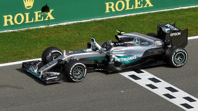 Nico Rosberg mulai menemukan iramanya di sirkuit setelah sukses meraih waktu tercepat pada latihan bebas kedua dan ketiga di GP Singapura, Sabtu (17/9).
