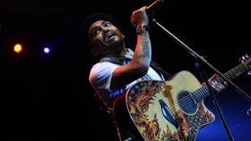 Mimpi Glenn Fredly, Konser 25 Tahun Karier di Indonesia Timur