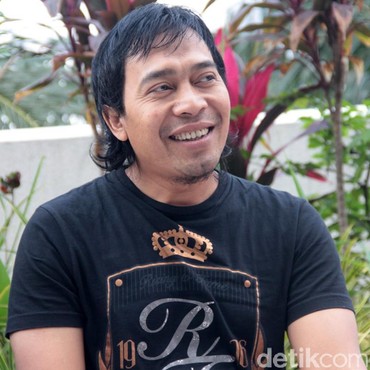 Komeng: Virus Corona Masih Ada karena Larangan Mudik dari Pemerintah