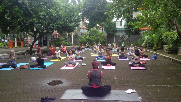 Ini semua karena kentut yang dengan cueknya keluar dengan suara keras.