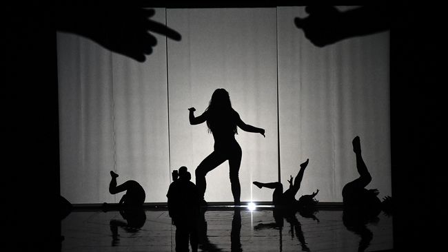 MTV batal menggelar ajang penghargaan MTV Video Music Awards 2020 di dalam ruang tertutup karena virus corona.