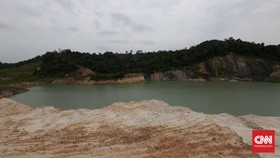 Jejak Luka Warga di Tambang Emas Hitam