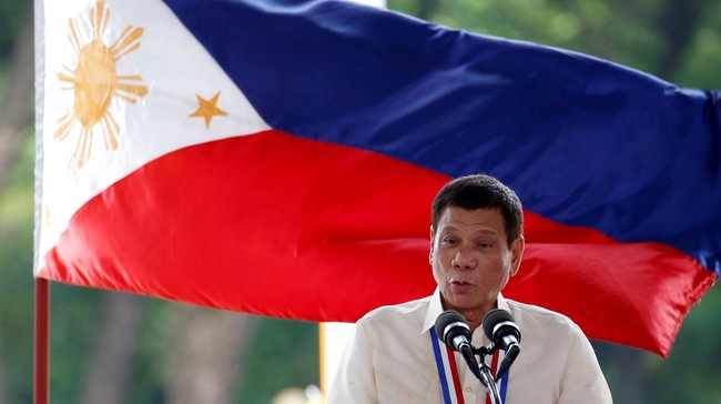 Duterte mengingatkan Obama untuk mendengarkan dia terlebih dahulu sebelum mengangkat masalah hak asasi manusia saat bertemu di Laos pekan depan.