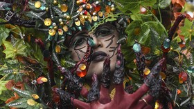 Kostum Ramah Lingkungan Hadir di Malang Flower Carnival 2018