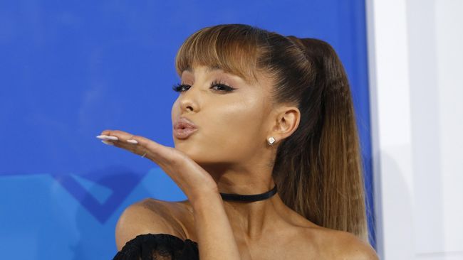 Sejumlah sumber terdekat Ariana Grande dan Pete Davidson memastikan kedua bintang tersebut putus usai bertunangan pada lima bulan lalu.