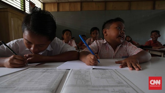 Tak ada langit lebih tinggi dari apapun terlihat kini di angkasa. Ada banyak bintang. Masing-masing memiliki cahayanya sendiri menuju cita-cita di jagad ini.