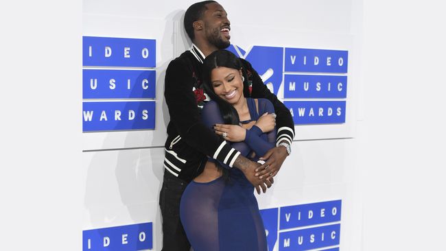 Bukan hanya barang berharganya diambil, busana Nicki Minaj juga dirusak oleh pencuri yang menyatroni rumahnya. Diduga itu orang dekatnya.