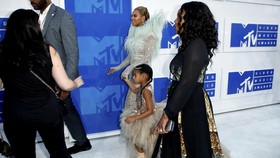 Gaun Manis Putri Beyonce Dibuat oleh Desainer Indonesia