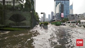 Banjir, Transjakarta Terpaksa Dialihkan ke Jalur Umum