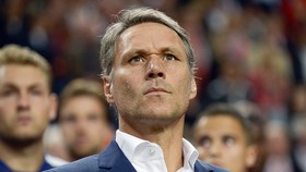 Trik Van Basten Pimpin FIFA Ciptakan Pesepak Bola Bermartabat