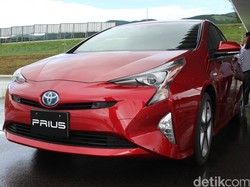 Prius PHEV Mengaspal di Jakarta dengan Harga Rp 800 Juta-an