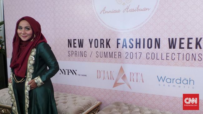 Reaksi beragam muncul ketika Forbes Indonesia memutuskan untuk menarik kembali penghargaan sebagai Wanita Inspiratif yang diberikan pada Anniesa Hasibuan.