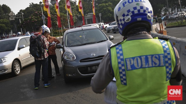 Alasannya data registrasi kendaraan bermotor selain pelat nomor B belum terintegrasi nasional.