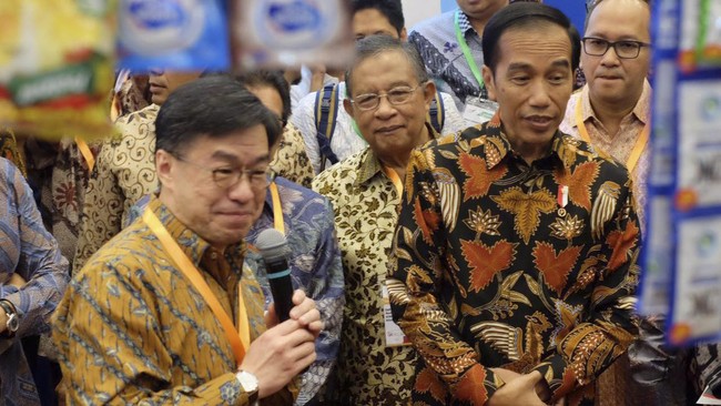 Menko Bidang Perekonomian Darmin Nasution menyatakan reformasi kebijakan mampu membawa pertumbuhan ekonomi Indonesia tak terseret arus pelemahan global.