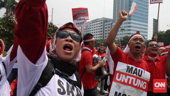 Rencana penurunan biaya interkoneksi oleh Menteri Komunikasi dan Informatika Rudiantara dianggap mengancam pelayanan telekomunikasi untuk rakyat di pelosok.