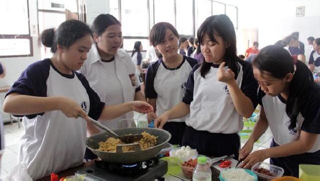 Ada cukup banyak ide kegiatan class meeting yang menarik dan bermanfaat. Mulai dari kegiatan seni hingga olahraga. Cek idenya di sini.