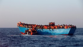 Dikira Penyelundup, Angkatan Laut Libya Tembak Kapal MSF