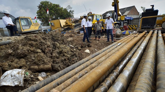Presiden Jokowi mematok harga gas bumi untuk penyedia tenaga listrik untuk kepentingan umum US$6 MMBTU per 29 Desember 2020.