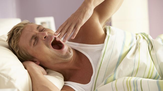 Tertidur di Depan TV Bisa Jadi Pertanda Hipertensi Pria yang tidur lebih cepat 18 menit dari jam tidur normal cenderung memiliki tekanan darah tinggi dan berisiko serangan jantung, stroke dan demensia.