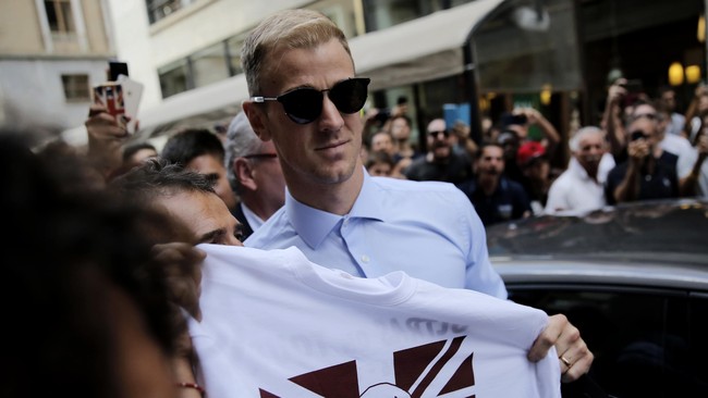 Kedatangan Claudio Bravo ke Manchester City membuat Joe Hart terpojok ke ujung jurang. Kepindahannya ke Torino adalah upaya terakhir untuk terus bersinar.