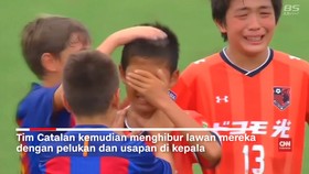 Aksi Sportif Tim Sepak Bola Anak Barcelona Viral di Medsos