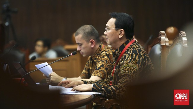 Calon petahana diminta wajib mengambil cuti kampanye untuk menutup peluang penyalahgunaan atau pemanfaatkan fasilitas negara untuk kepentingan pribadi.