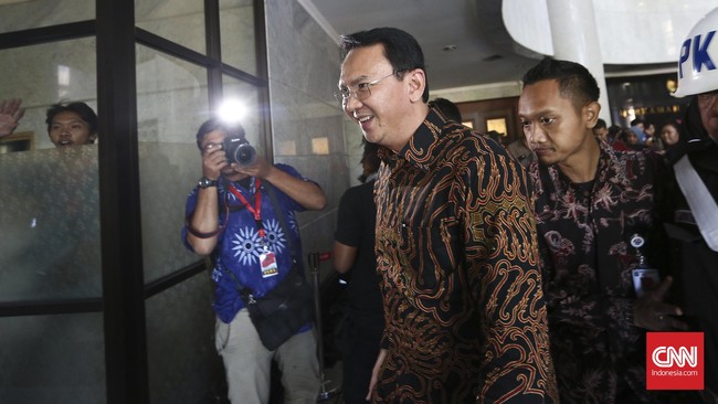 MK akan mendengarkan keterangan Presiden dan DPR pada pekan depan terkait dengan permohonan uji materil Undang Undang Pemilihan Kepala Daerah.