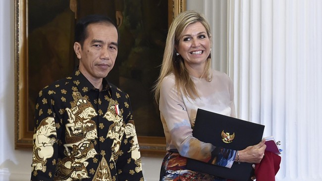 Veranda Talk ialah kebiasaan baru yang muncul pada pemerintahan Jokowi. Ia memilih tamu yang hendak diajak berbincang secara intim di beranda Istana.